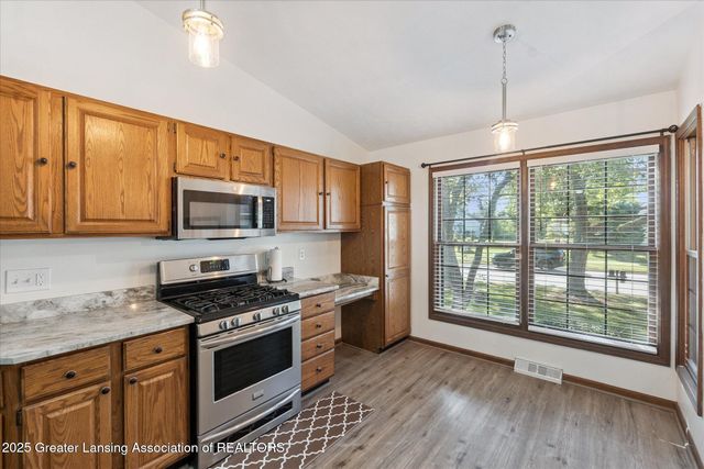 6512 W Springtree Lane 14, Lansing, MI 48917