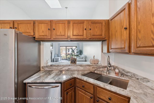 6512 W Springtree Lane 14, Lansing, MI 48917