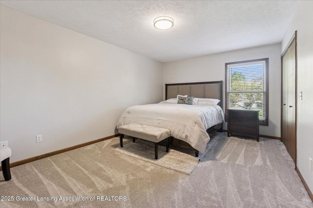 6512 W Springtree Lane 14, Lansing, MI 48917