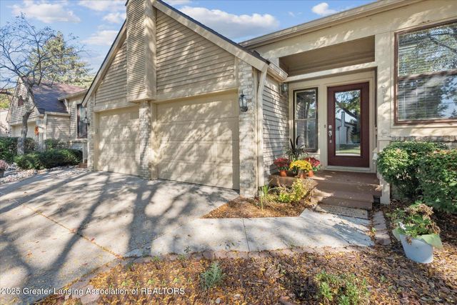 6512 W Springtree Lane 14, Lansing, MI 48917