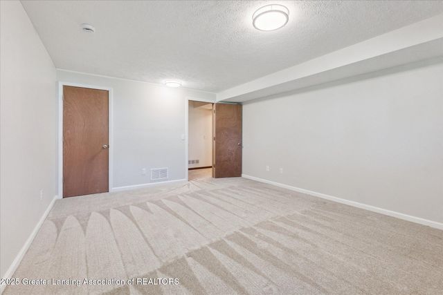 6512 W Springtree Lane 14, Lansing, MI 48917