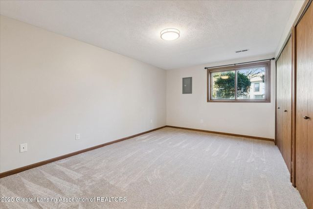 6512 W Springtree Lane 14, Lansing, MI 48917