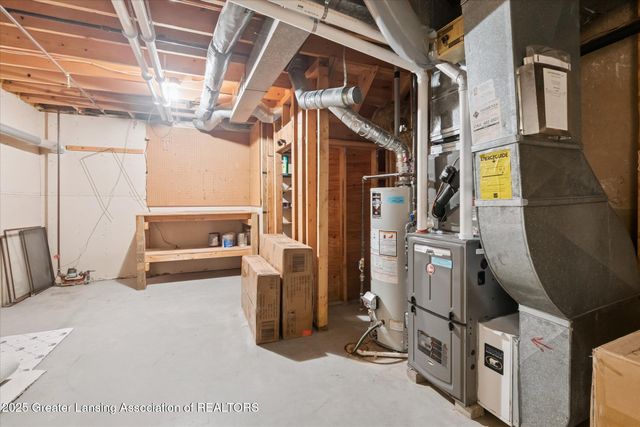 6512 W Springtree Lane 14, Lansing, MI 48917