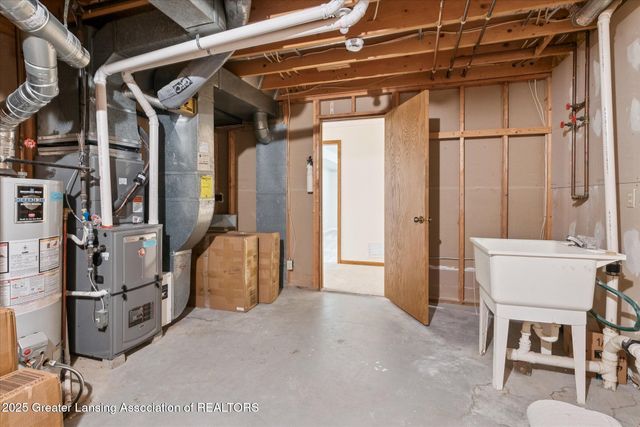 6512 W Springtree Lane 14, Lansing, MI 48917