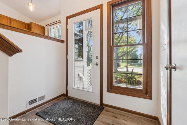 6512 W Springtree Lane 14, Lansing, MI 48917