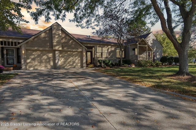 6512 W Springtree Lane 14, Lansing, MI 48917