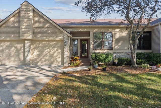 6512 W Springtree Lane 14, Lansing, MI 48917