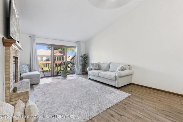 6512 W Springtree Lane 14, Lansing, MI 48917