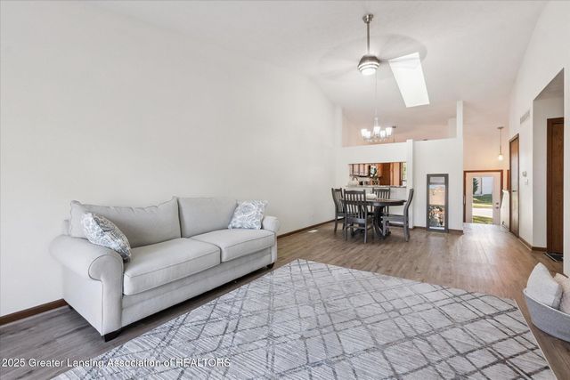 6512 W Springtree Lane 14, Lansing, MI 48917