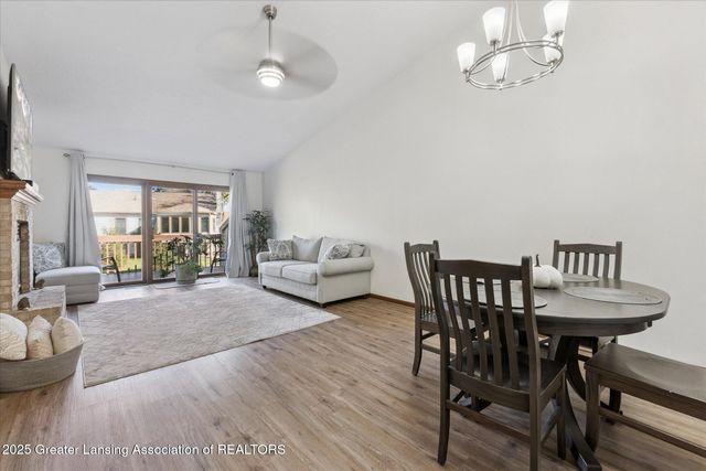 6512 W Springtree Lane 14, Lansing, MI 48917