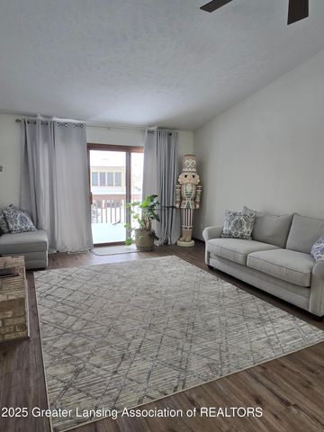 6512 W Springtree Lane 14, Lansing, MI 48917