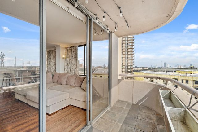 3525 Sage Road 1204, Houston, TX 77056