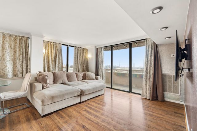 3525 Sage Road 1204, Houston, TX 77056