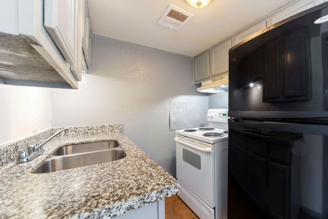1800 N Wayside Street 13, Houston, TX 77020