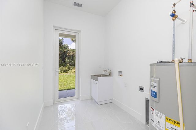 3802 30th AVE SE, Naples, FL 34117