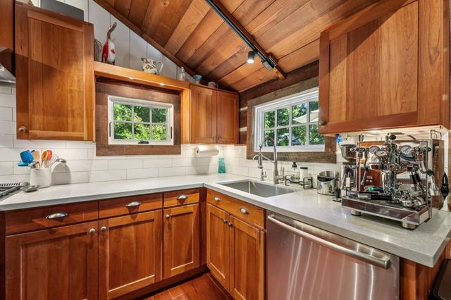 252 Blakewood Way, Redwood City, CA 94062