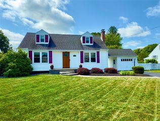 16 Caywood Place, Hyde Park, NY 12538