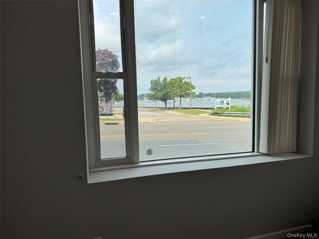 11 Shore Road 1, Port Washington, NY 11050