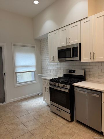 11 Shore Road 1, Port Washington, NY 11050