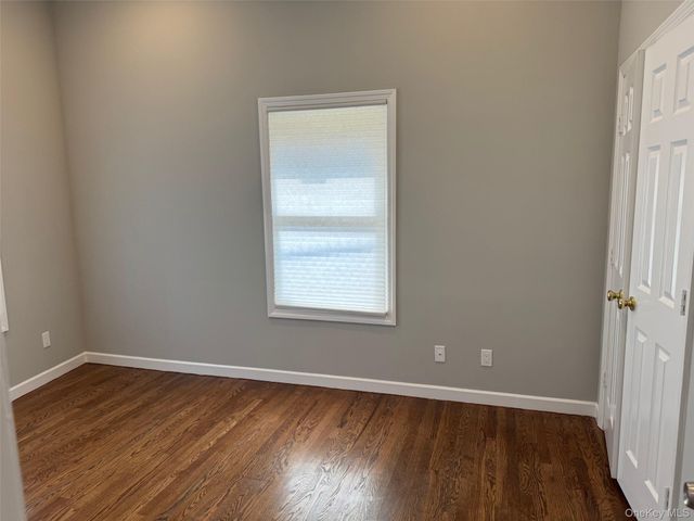 11 Shore Road 1, Port Washington, NY 11050