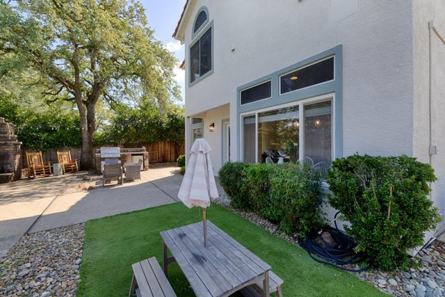 111 Burrill Dr, Folsom, CA 95630