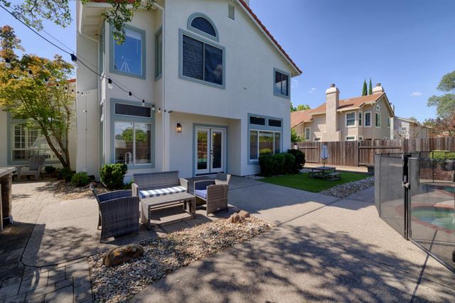 111 Burrill Dr, Folsom, CA 95630