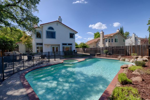 111 Burrill Dr, Folsom, CA 95630