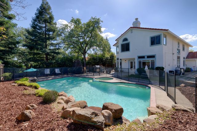 111 Burrill Dr, Folsom, CA 95630