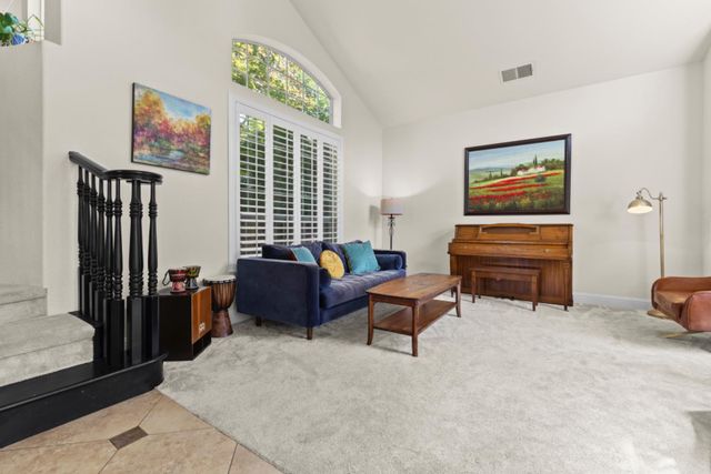 111 Burrill Dr, Folsom, CA 95630