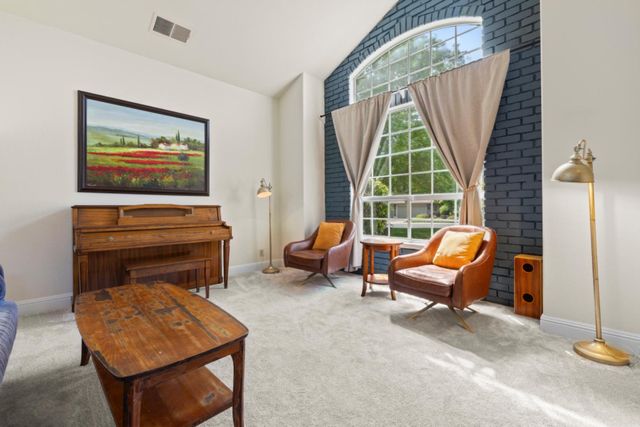 111 Burrill Dr, Folsom, CA 95630