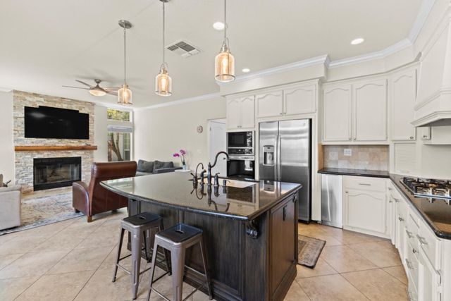 111 Burrill Dr, Folsom, CA 95630