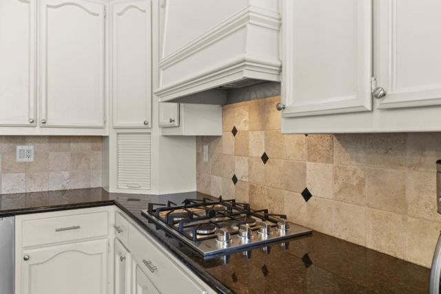 111 Burrill Dr, Folsom, CA 95630