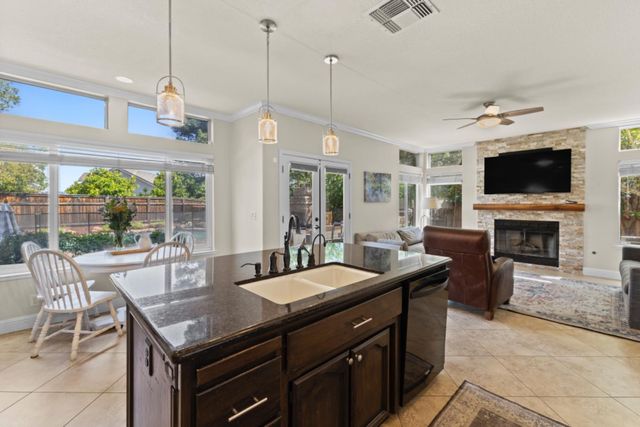 111 Burrill Dr, Folsom, CA 95630