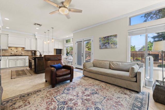 111 Burrill Dr, Folsom, CA 95630