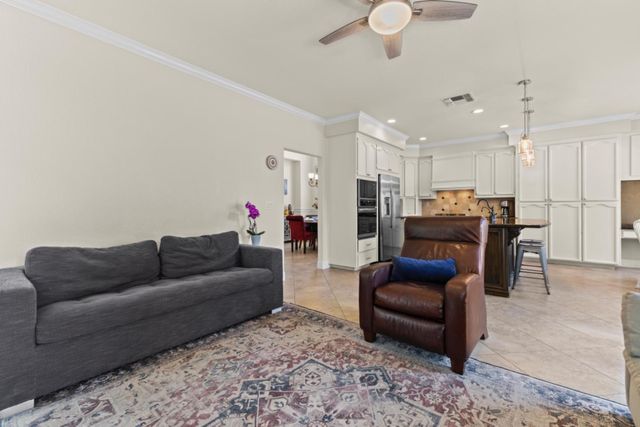 111 Burrill Dr, Folsom, CA 95630