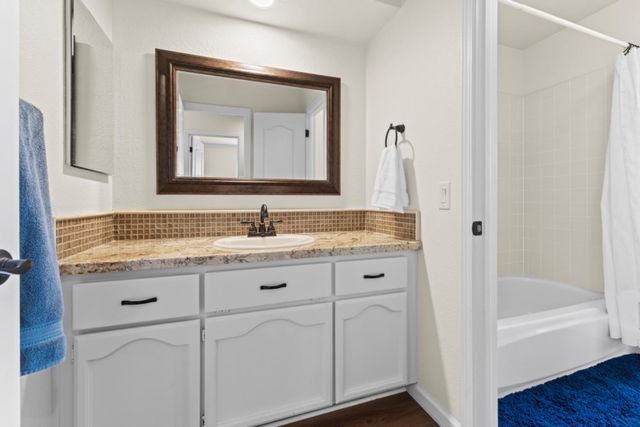 111 Burrill Dr, Folsom, CA 95630