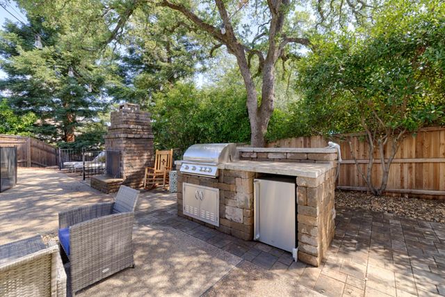 111 Burrill Dr, Folsom, CA 95630