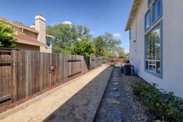 111 Burrill Dr, Folsom, CA 95630