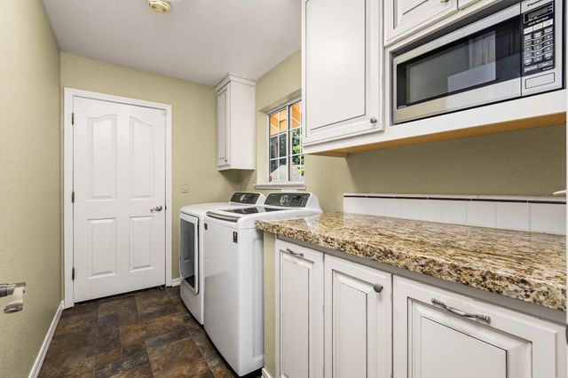 12101 Banner Lava Cap Rd, Nevada City, CA 95959