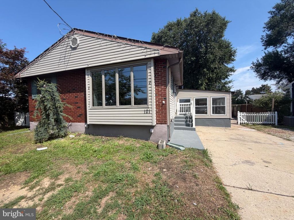 121 EDGEWOOD AVE, BELLMAWR, NJ 08031 — exterior