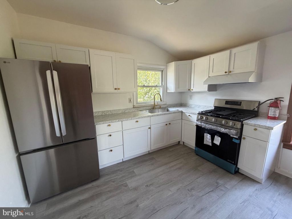 121 EDGEWOOD AVE, BELLMAWR, NJ 08031 — photo 3