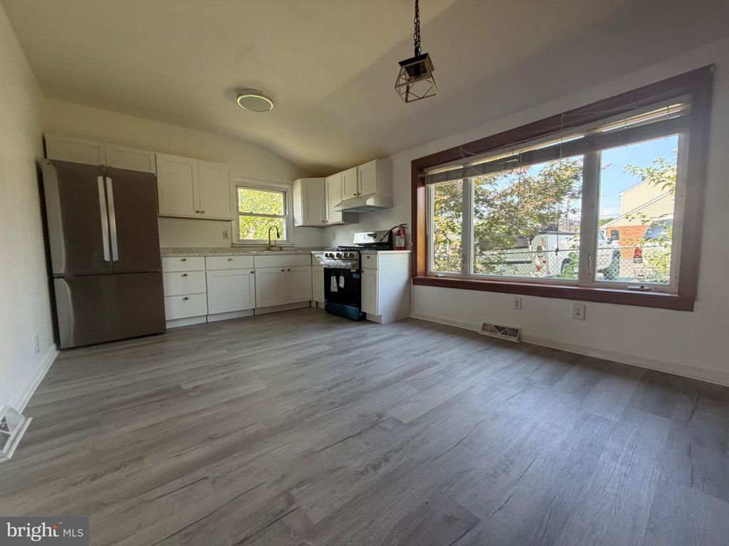 121 EDGEWOOD AVE, BELLMAWR, NJ 08031 — photo 4