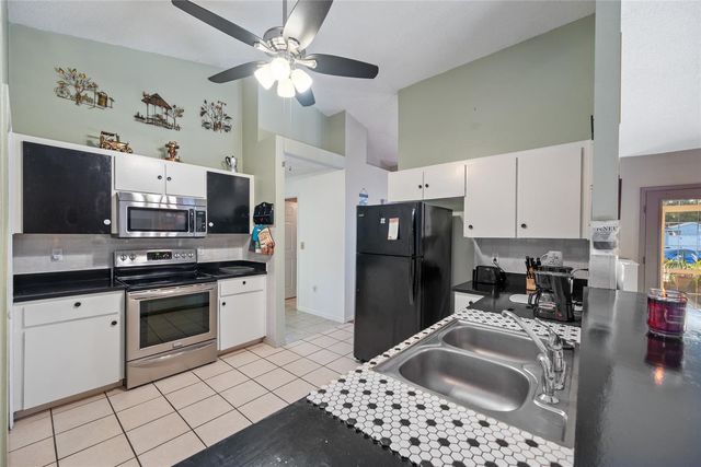 6041 CANOPY OAKS CIRCLE, New Port Richey, FL 34653