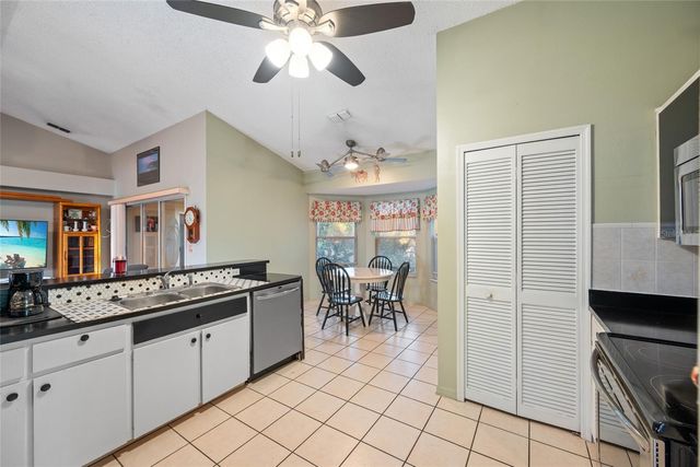 6041 CANOPY OAKS CIRCLE, New Port Richey, FL 34653