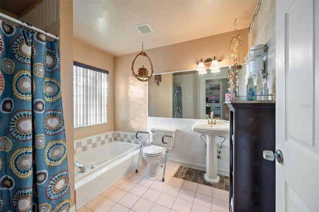 6041 CANOPY OAKS CIRCLE, New Port Richey, FL 34653