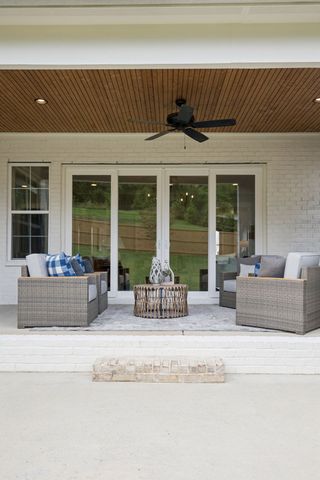 2224 Brakeman Ln, Thompsons Station, TN 37179