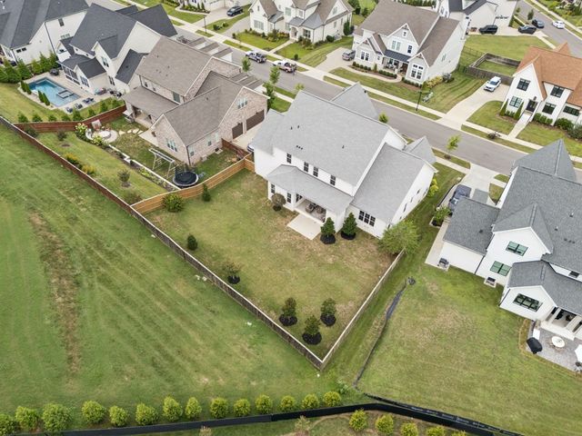 2224 Brakeman Ln, Thompsons Station, TN 37179