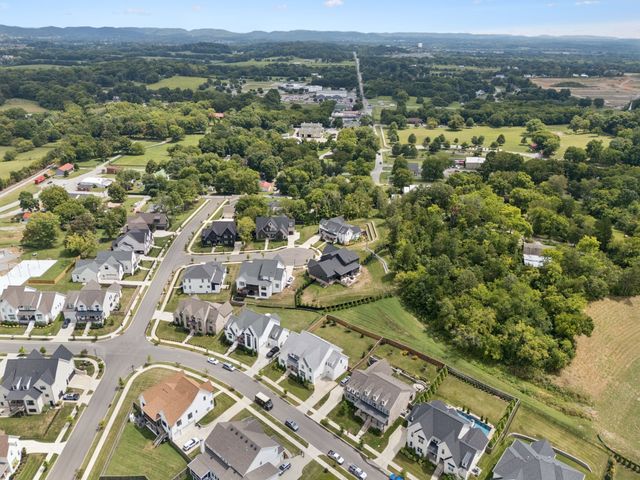 2224 Brakeman Ln, Thompsons Station, TN 37179