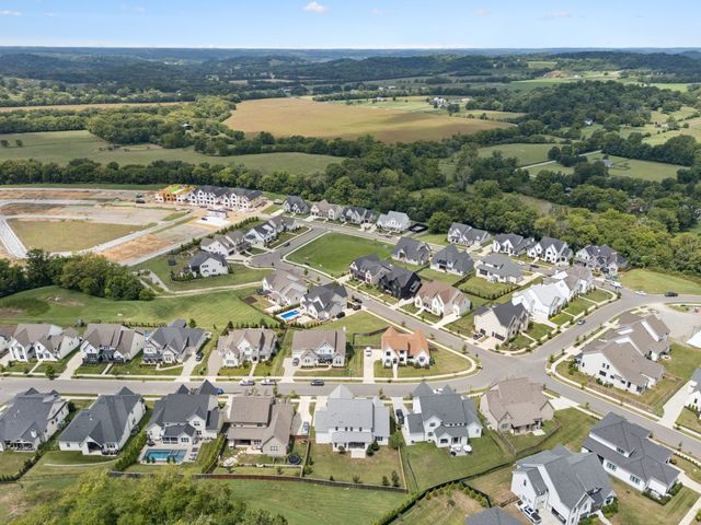 2224 Brakeman Ln, Thompsons Station, TN 37179