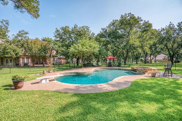 7405 Fox Fire Court, Granbury, TX 76049